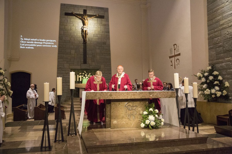 Kard. Kazimierz Nycz bierzmował młodzież z KIK