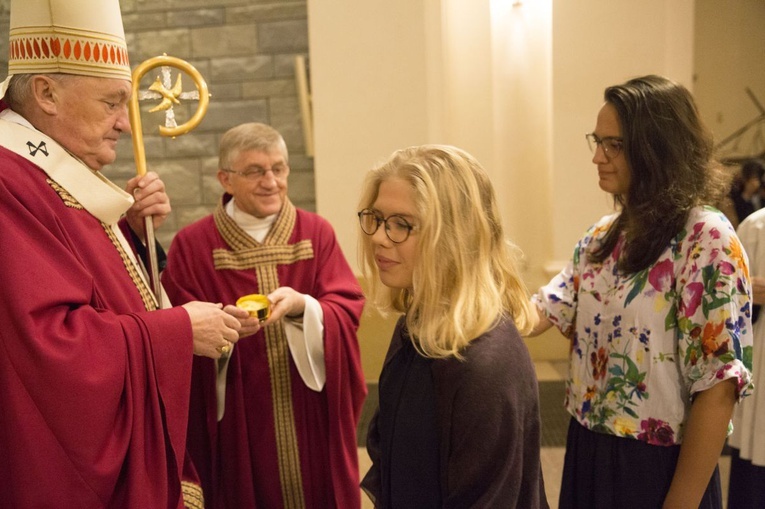 Kard. Kazimierz Nycz bierzmował młodzież z KIK