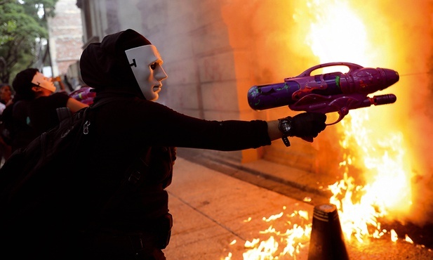 Walka organizacji feministycznych o legalizację aborcji bez żadnych ograniczeń przybiera w Meksyku bardzo gwałtowny charakter.