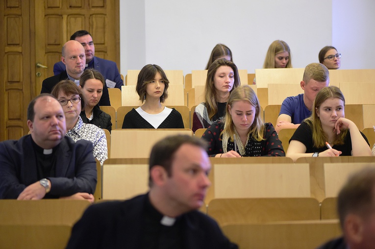 Inspiracja adhortacją "Catechesi Tradendae"