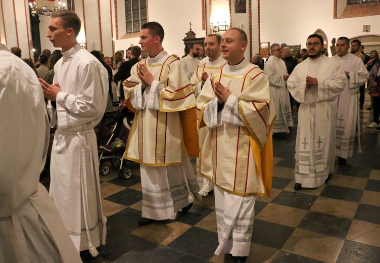 Święcenia trzech diakonów