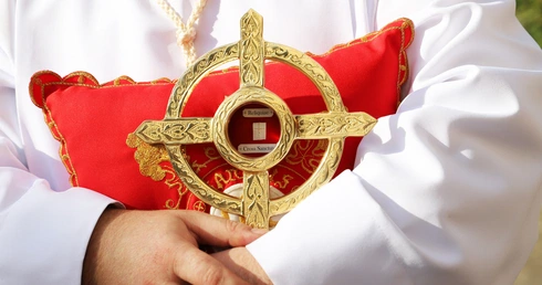 Kolejne relikwie Krzyża Świętego