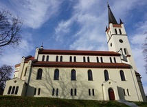 W ciągu kilkunastu lat kościół w centrum miasta sukcesywnie odzyskuje świetność.