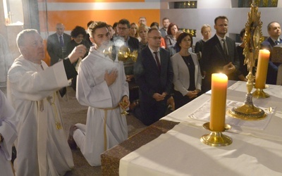 Adorację Najświętszego Sakramentu dla akademików poprowadził bp Piotr Turzyński.