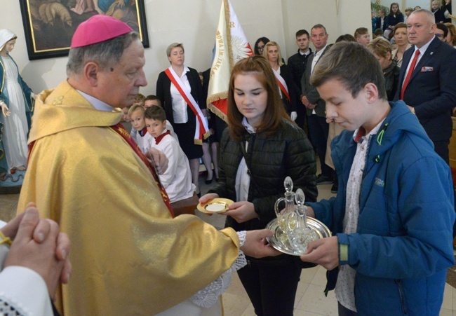 Podstawówka w Gowarczowie ma patrona św. Jana Pawła II