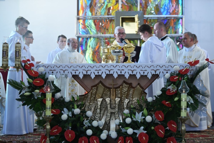 Pierwsza Msza św. w kościele pw. Miłosierdzia Bożego w Starym Sączu