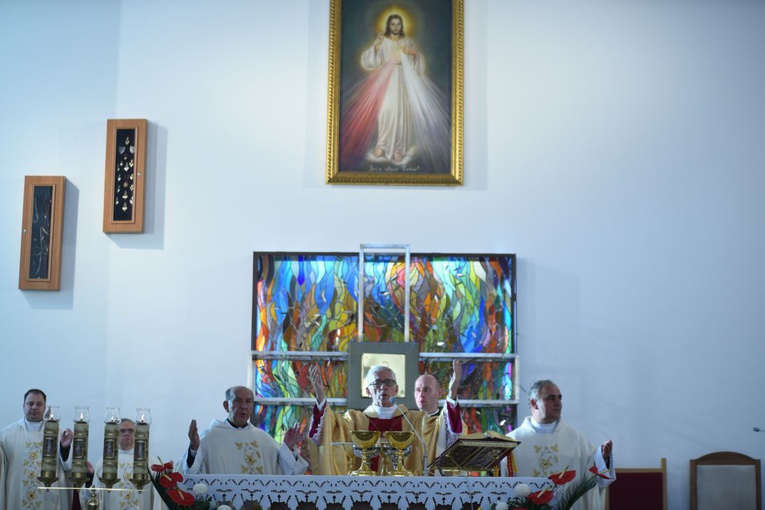 Pierwsza Msza św. w kościele pw. Miłosierdzia Bożego w Starym Sączu