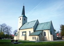 ▲	Kościół parafialny wybudowano na początku XIV wieku  w stylu wczesnogotyckim.