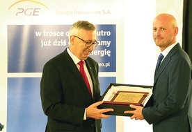 ▲	Gratulacje odbiera dyrektor Jakub Kliś.