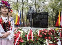 ▲	– Teraz wszyscy ojcowie naszej niepodległości są na swoim miejscu – mówił prezydent Andrzej Duda.