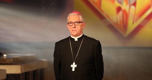 Arcybiskup katowicki wygłosi telewizyjne orędzie na Wszystkich Świętych