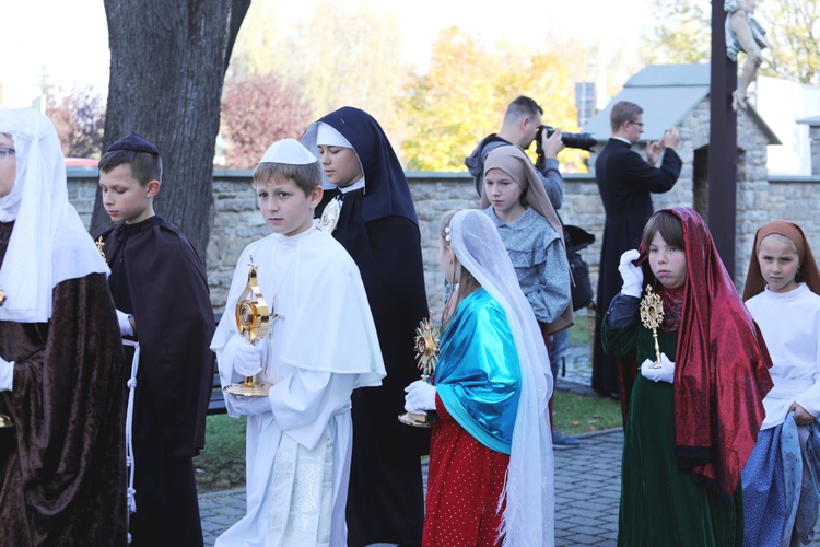 Korowod Świętych w bazylice w Hałcnowie - 2019