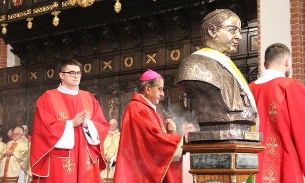 "Mamy tylko Jezusa". Przesłanie Rattiego wciąż aktualne