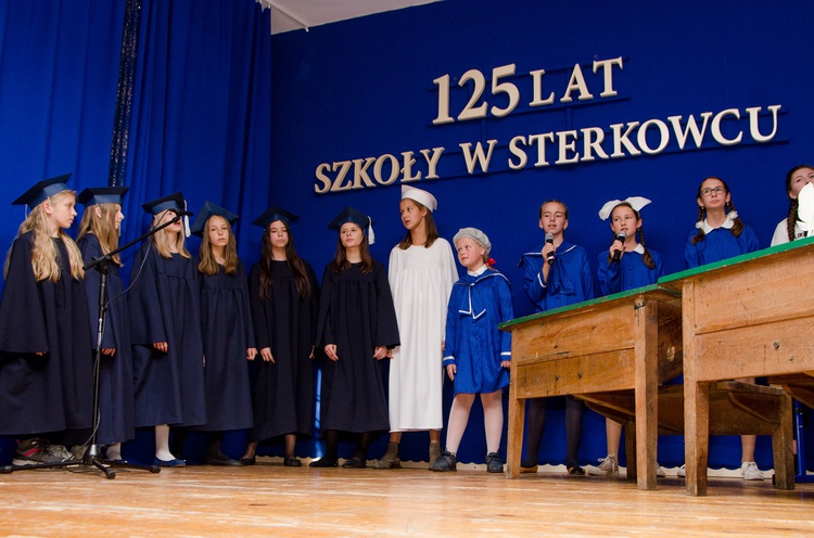 125 lat szkoły w Sterkowcu