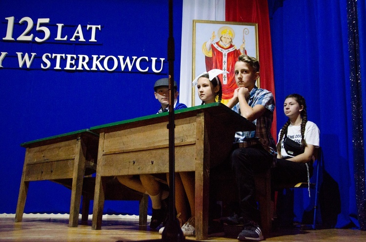 125 lat szkoły w Sterkowcu