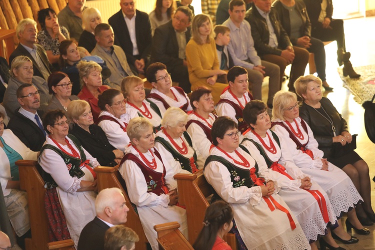 Wprowadzenie relikwii męczenników z Pariacoto do kościoła w Czernichowie