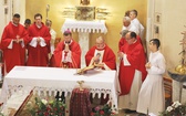 Wprowadzenie relikwii męczenników z Pariacoto do kościoła w Czernichowie