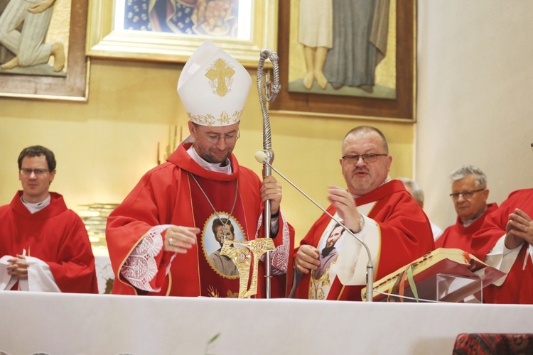 Wprowadzenie relikwii męczenników z Pariacoto do kościoła w Czernichowie