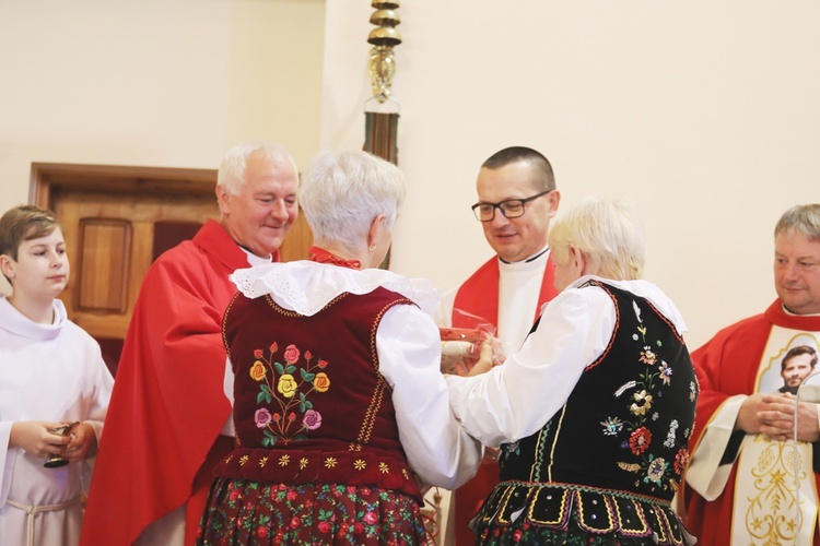 Wprowadzenie relikwii męczenników z Pariacoto do kościoła w Czernichowie