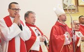 Wprowadzenie relikwii męczenników z Pariacoto do kościoła w Czernichowie