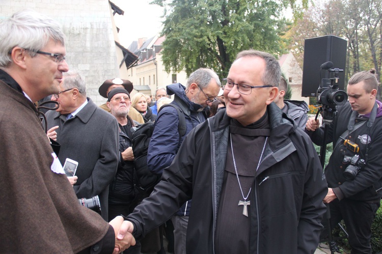 Odsłonięcie symbolu Drogi św. Jakuba w Krakowie