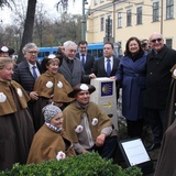 Odsłonięcie symbolu Drogi św. Jakuba w Krakowie