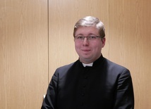 Do wspólnej modlitwy w intencji kapłanów zaprasza ks. Grzegorz Kościelniak.