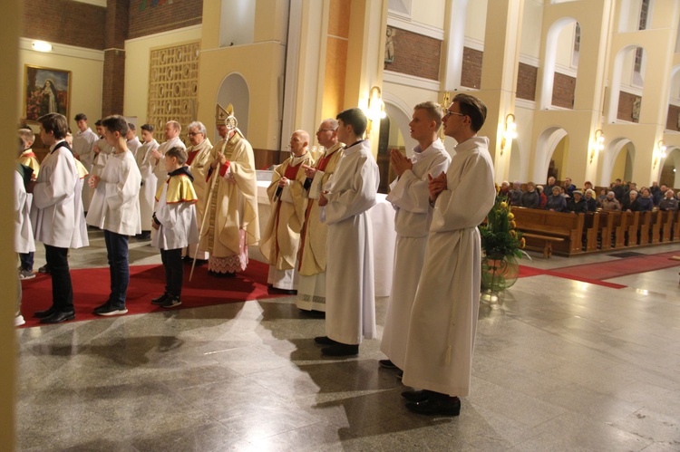 Poświęcenie witraży i kaplicy wieczystej adoracji w Tarnowie-Mościcach