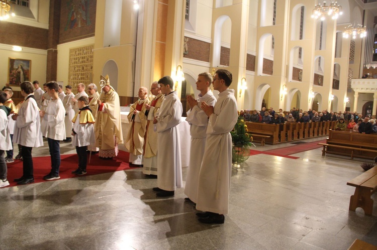 Poświęcenie witraży i kaplicy wieczystej adoracji w Tarnowie-Mościcach