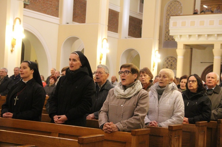 Poświęcenie witraży i kaplicy wieczystej adoracji w Tarnowie-Mościcach