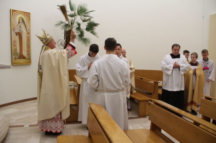 Poświęcenie witraży i kaplicy wieczystej adoracji w Tarnowie-Mościcach
