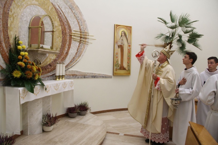 Poświęcenie witraży i kaplicy wieczystej adoracji w Tarnowie-Mościcach