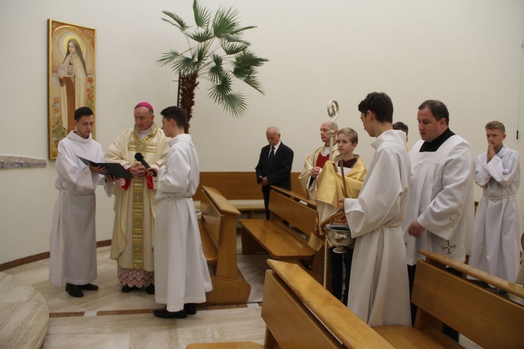 Poświęcenie witraży i kaplicy wieczystej adoracji w Tarnowie-Mościcach