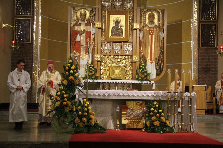 Poświęcenie witraży i kaplicy wieczystej adoracji w Tarnowie-Mościcach