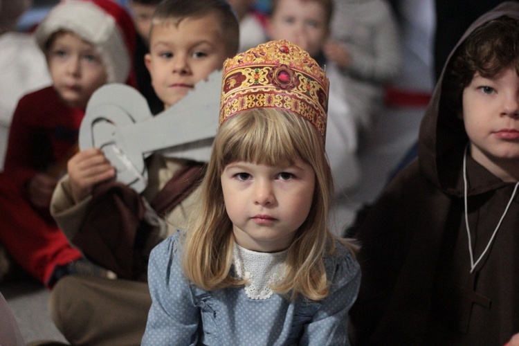 Salezjan zaprosił świętych