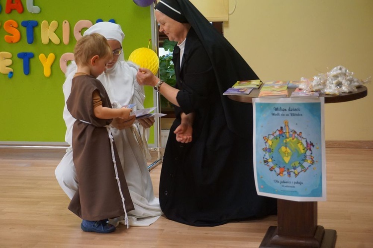 Bal świętych w przedszkolu sióstr prezentek