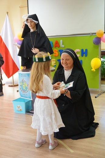 Bal świętych w przedszkolu sióstr prezentek