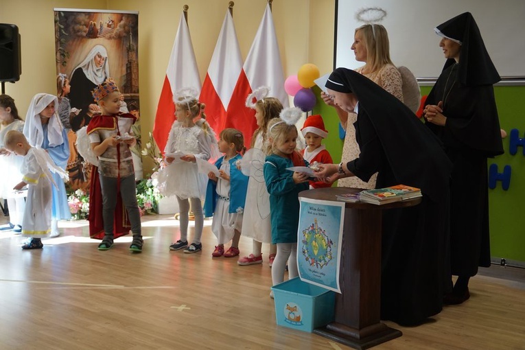 Bal świętych w przedszkolu sióstr prezentek