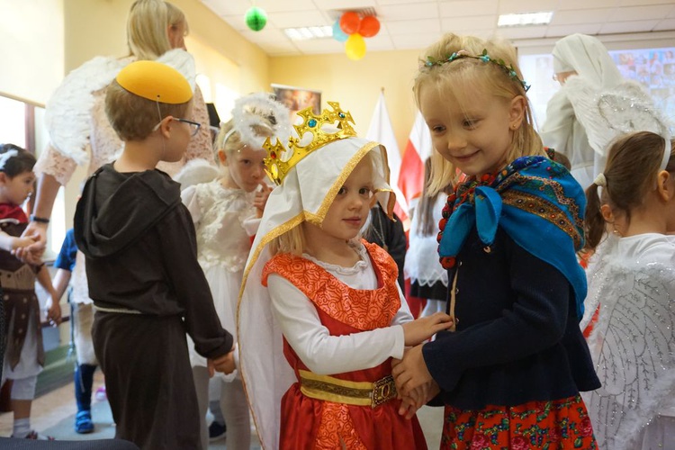 Bal świętych w przedszkolu sióstr prezentek