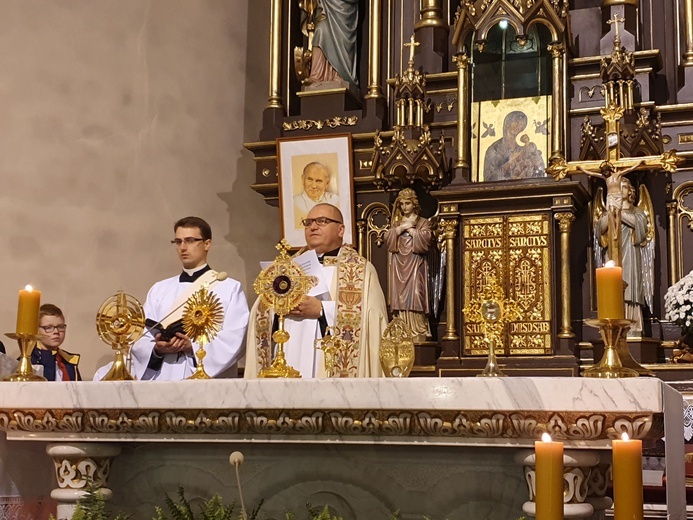 Holy wins, czyli święci na ulicach miast