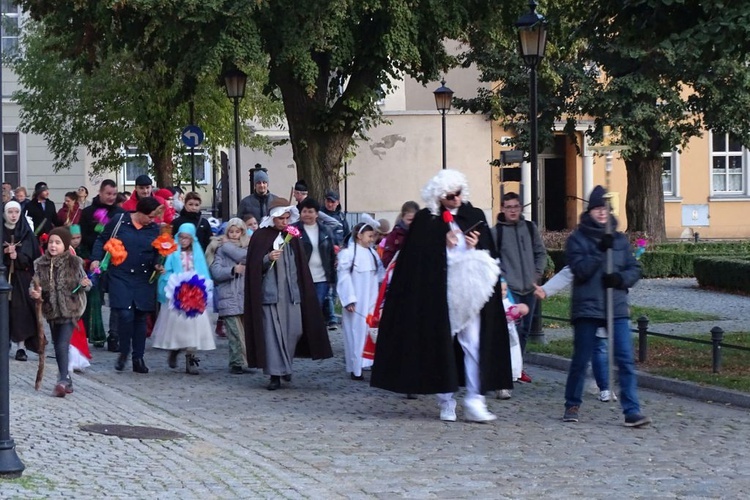 Procesja i Bal Wszystkich Świętych we Wschowie