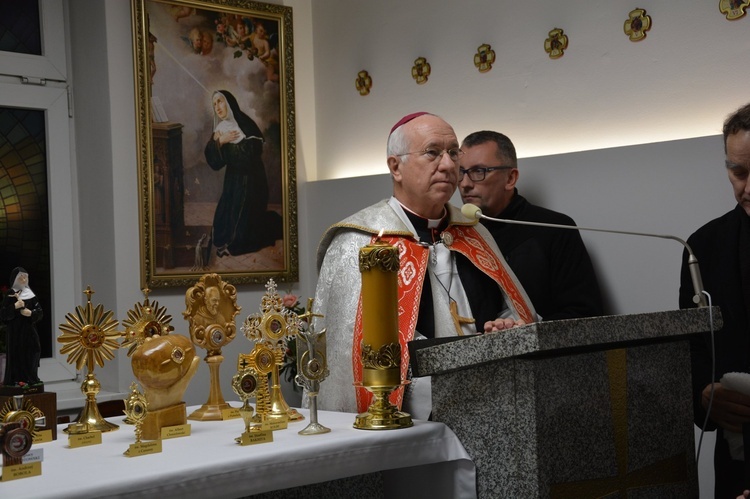 W Nocy Świętych w Głownie uczestniczył bp Andrzej F. Dziuba. 