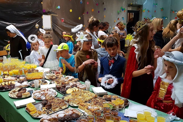 Bal świętych w kołobrzeskiej parafii mariackiej