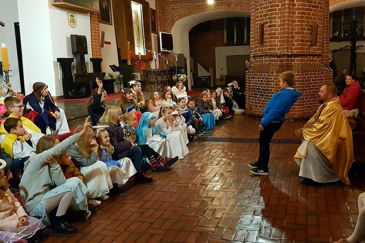 Bal świętych w kołobrzeskiej parafii mariackiej