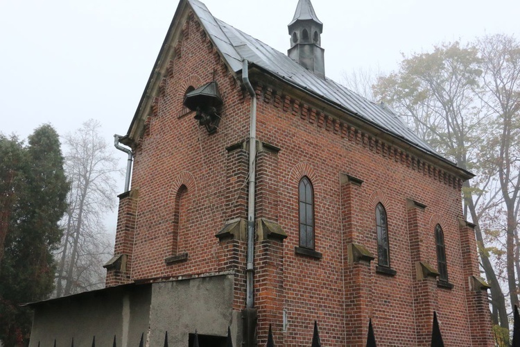 W dniu Wszystkich Świętych na Cmentarzu Salwatorskim w Krakowie