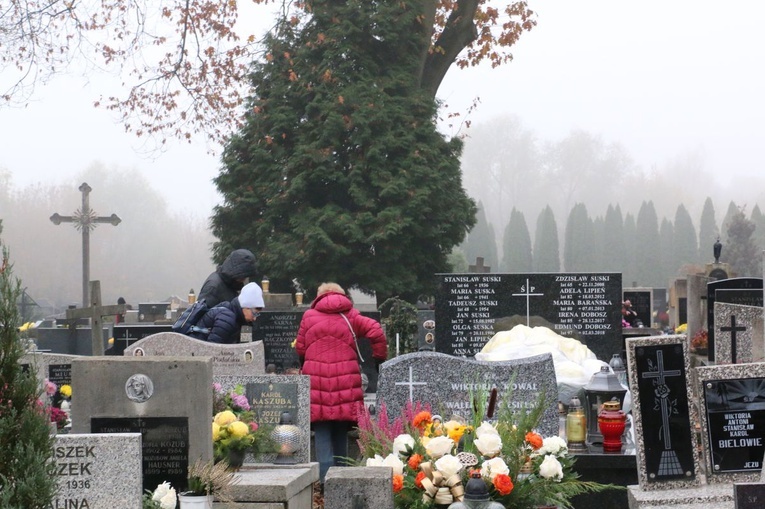 W dniu Wszystkich Świętych na Cmentarzu Salwatorskim w Krakowie