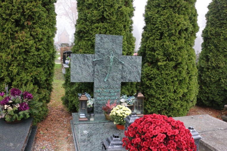 W dniu Wszystkich Świętych na Cmentarzu Salwatorskim w Krakowie