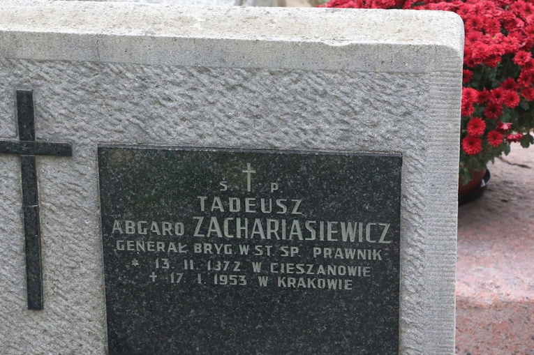 W dniu Wszystkich Świętych na Cmentarzu Salwatorskim w Krakowie