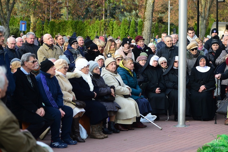 Olsztyn. Wszystkich Świętych - cmentarz na ul. Poprzecznej