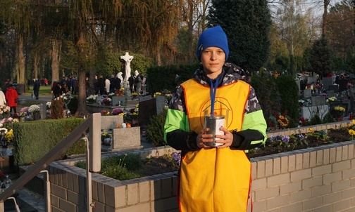 Bp Andrzej Iwanecki: Życie i śmierć spotykają się z świętością